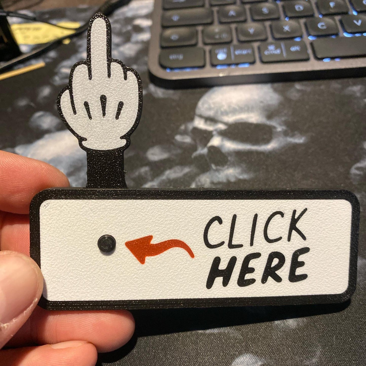 LOVILDS™The "Click Here" Surprise Button - Hilarious Prank Toy
